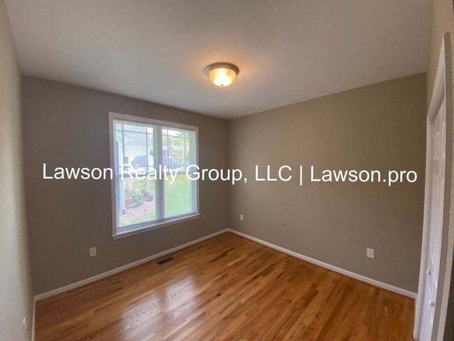 Building Photo - Craftsman Style One Level Living in Southw...