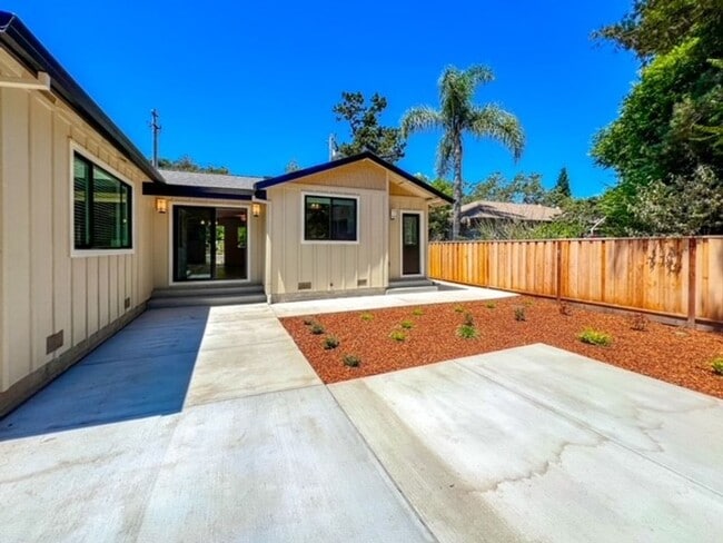 Building Photo - Beautifully Remodeled Three Bedroom Home
