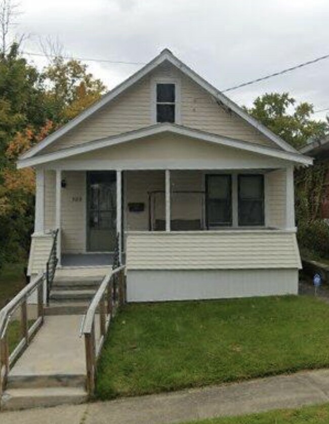 Primary Photo - 1125 Raymond St
