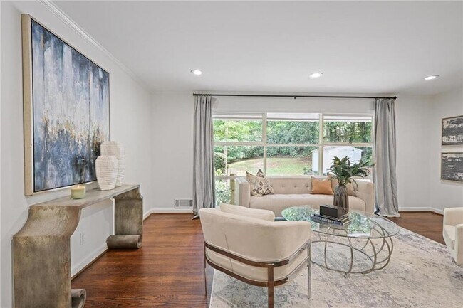 Building Photo - 2800 Mornington Dr NW