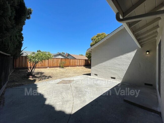 Building Photo - 5835 Halleck Dr