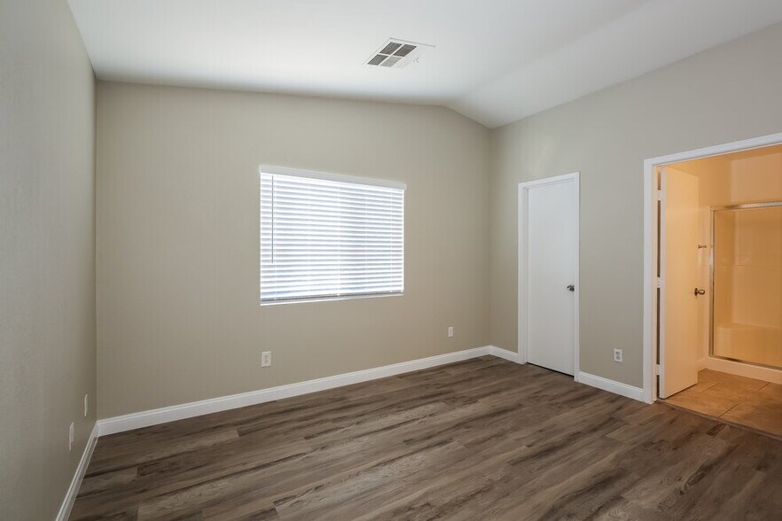 Building Photo - 5127 Mineral Lake Dr