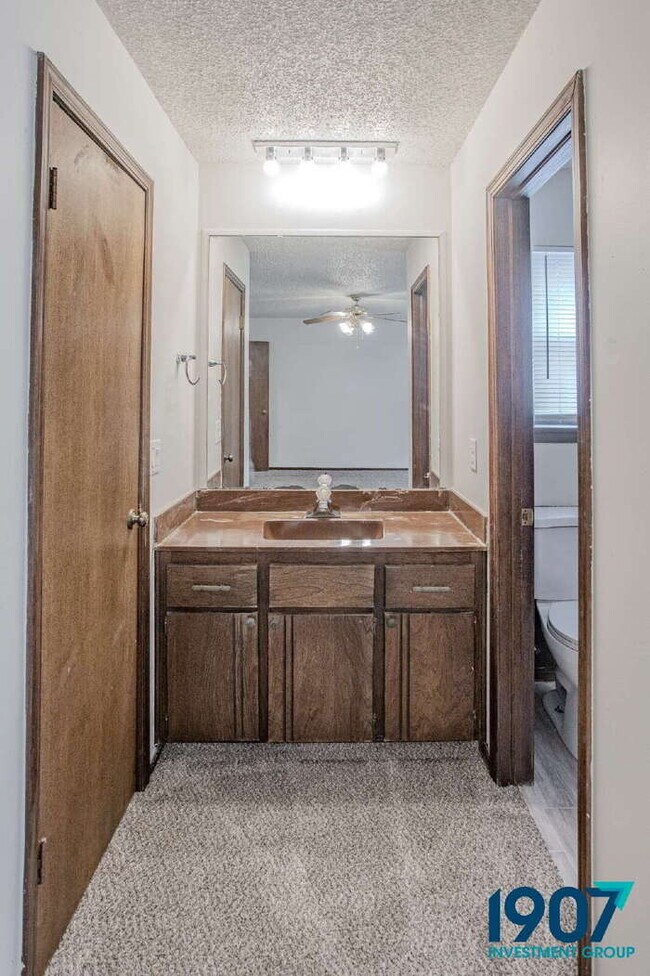 Building Photo - Charming Brick Home with Modern Updates and Large Backyard in Moore!