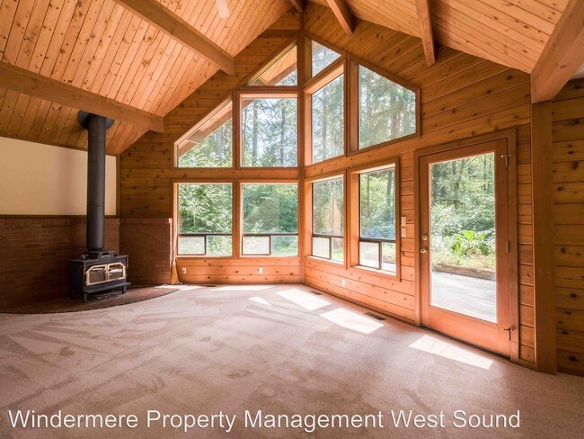 Building Photo - 5209 NE Forest Glade Ln