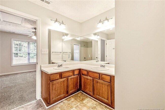 Building Photo - 519 Abbottswood Dr
