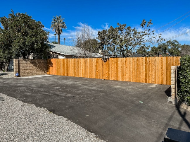 Building Photo - Completely renovated 1 bed, 1 bath house with yard