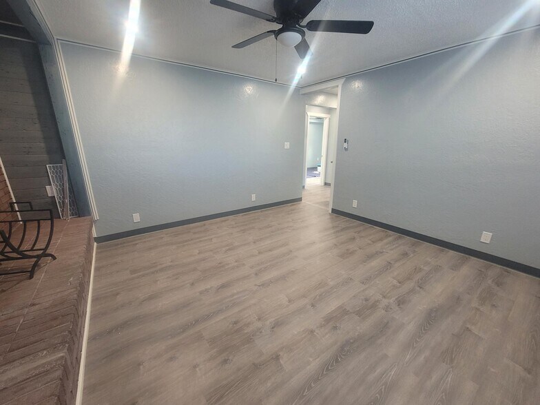 Living room - 1034 Bulloch Cir