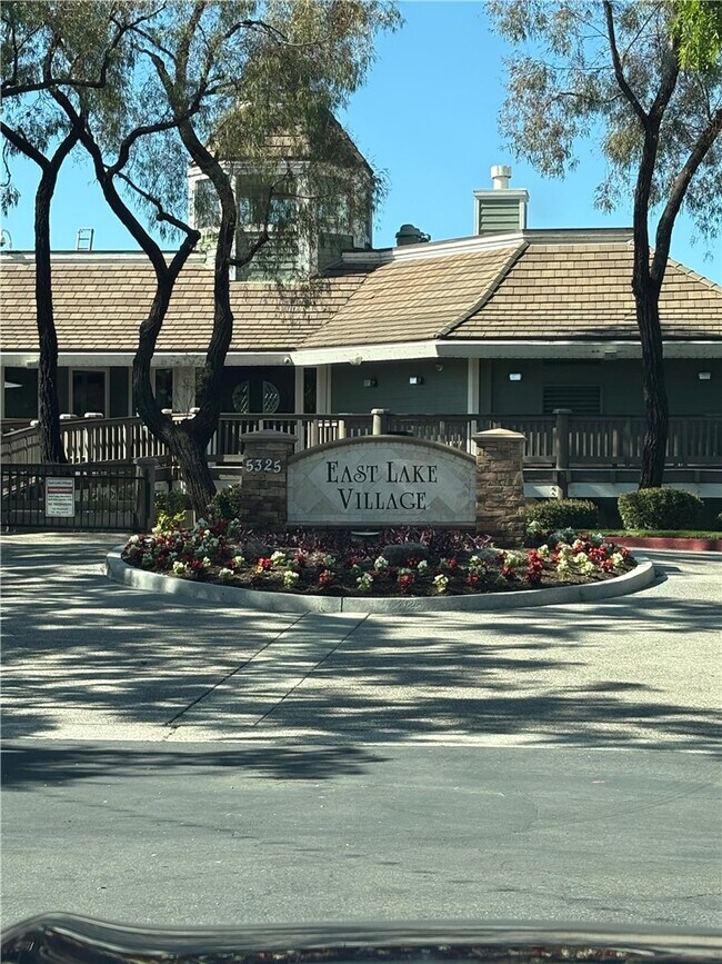 Building Photo - 4600 Vía Pamplona