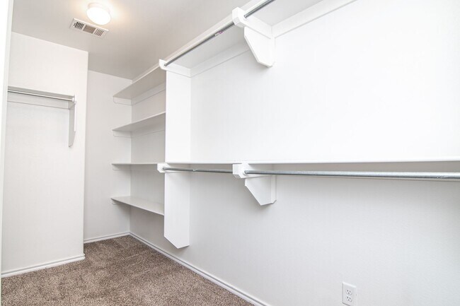 Building Photo - 6711 Boot Dr