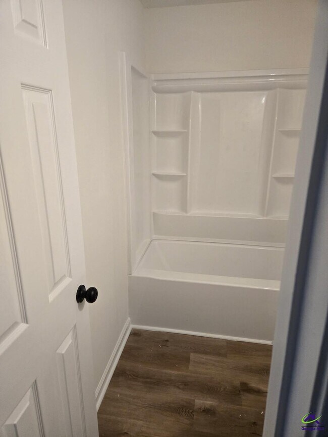 Building Photo - 4685 Pine Valley Dr