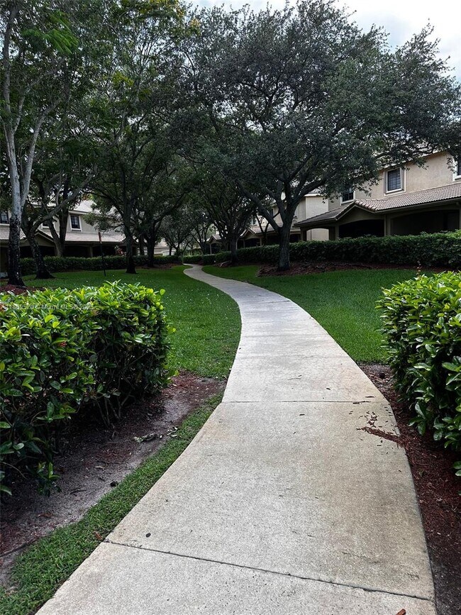 Building Photo - 4142 Forest Dr