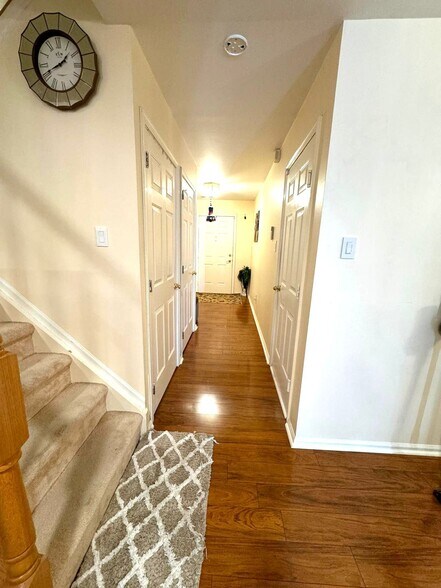Entry Foyer - 1805 Pheasant Run