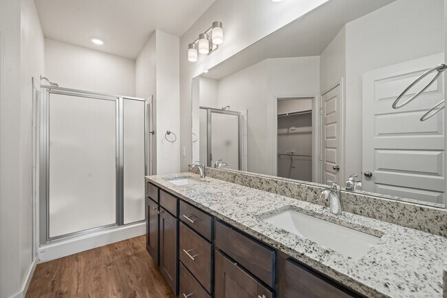 Building Photo - Beautiful Townhome Located South of Town N...