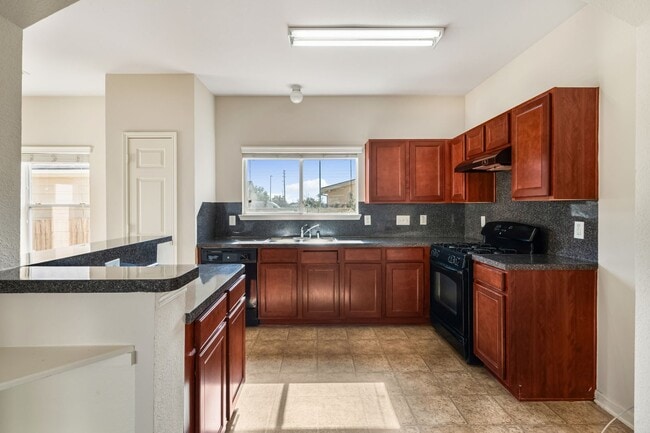 Building Photo - Charming 3-bedroom, 2-bath single-family h...