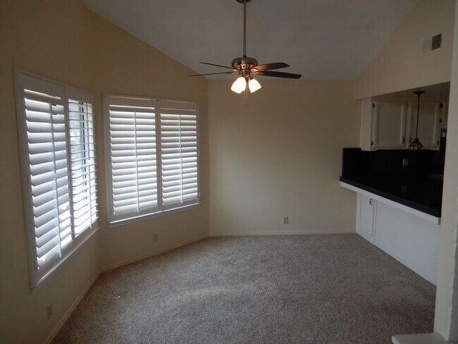 Building Photo - 147 Searidge Ct