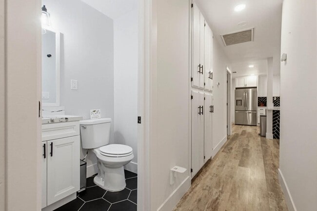 Building Photo - 1418 Marshall St