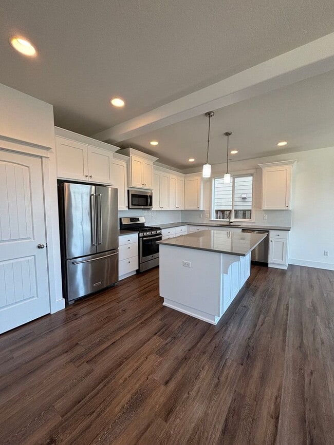 Building Photo - 2 Story Home in the Desirable Columbia Estates Development