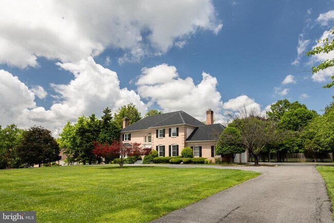 Building Photo - 8809 Saunders Ln
