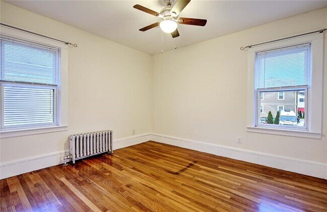 Building Photo - 127 Evergreen St