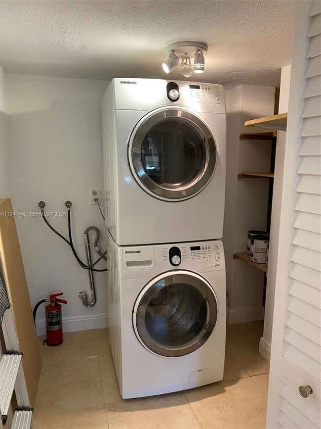 Building Photo - 9373 Fontainebleau Blvd