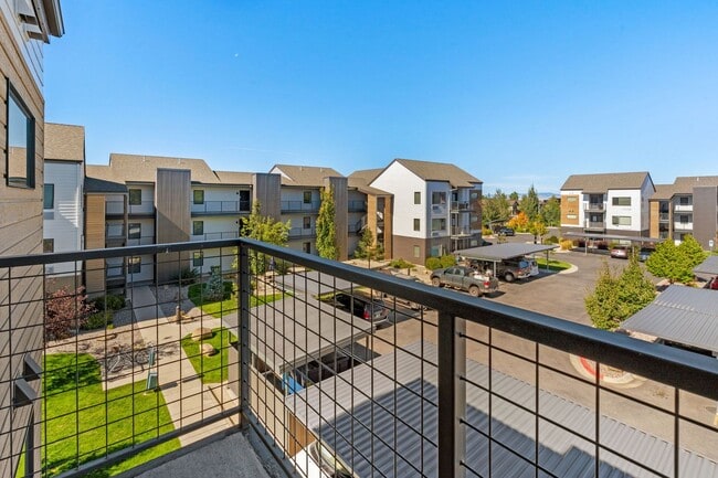 Building Photo - Top Floor-Gorgeous Unit Stunning Views-Luxury