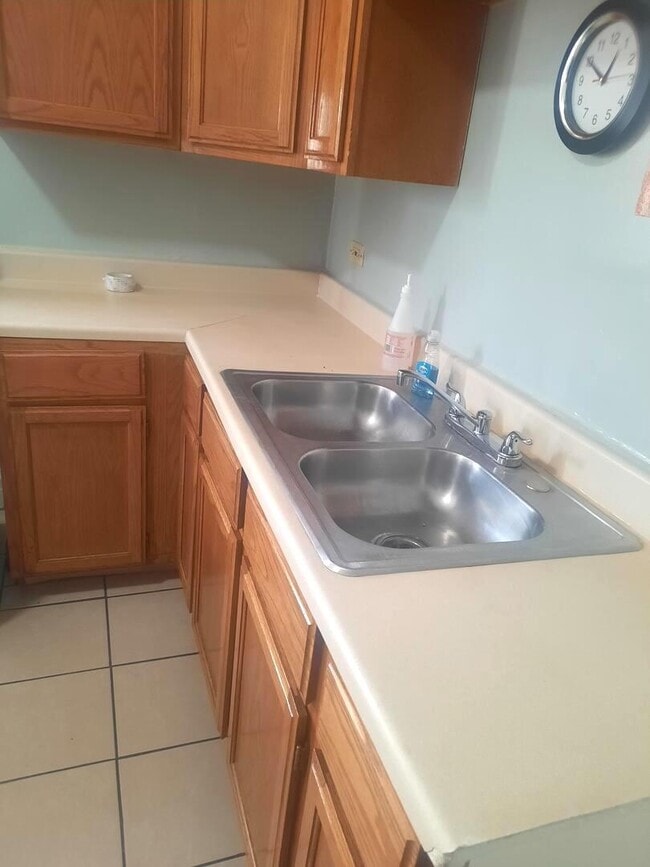 Building Photo - 6221 S Laflin St