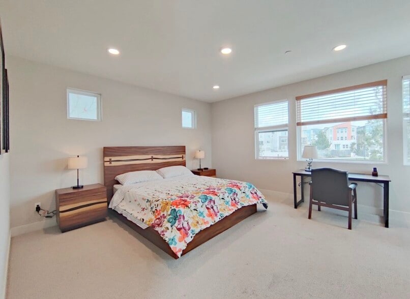 Building Photo - 371 Novel