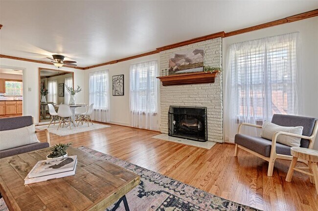 Building Photo - 3042 Newcastle Dr