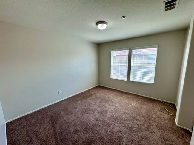 Building Photo - 3 bedroom Murrieta Condo in the gated Will...