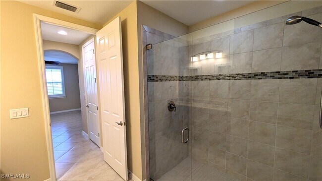 Building Photo - 14822 Edgewater Cir