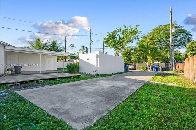 Building Photo - 1505 Monroe St