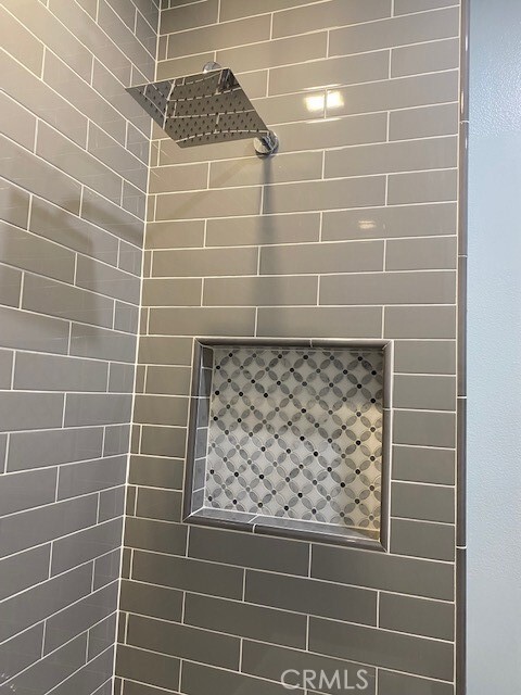 Building Photo - 2003 Ladrillo Aisle