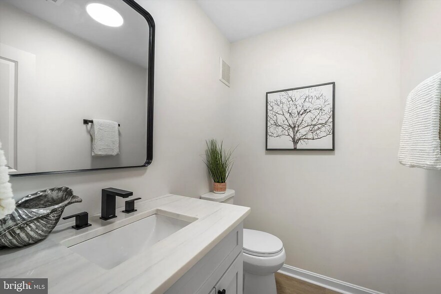 Building Photo - 10116 Dundalk St