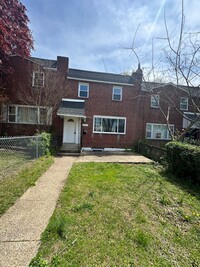 Building Photo - Stunning Fully Renovated 3-Bedroom Row Hom...