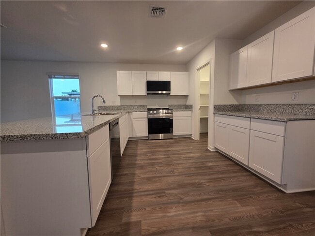 Building Photo - 2076 E Desert Greens Dr