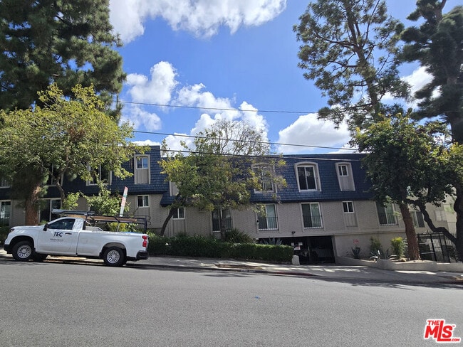 Building Photo - 972 Larrabee St