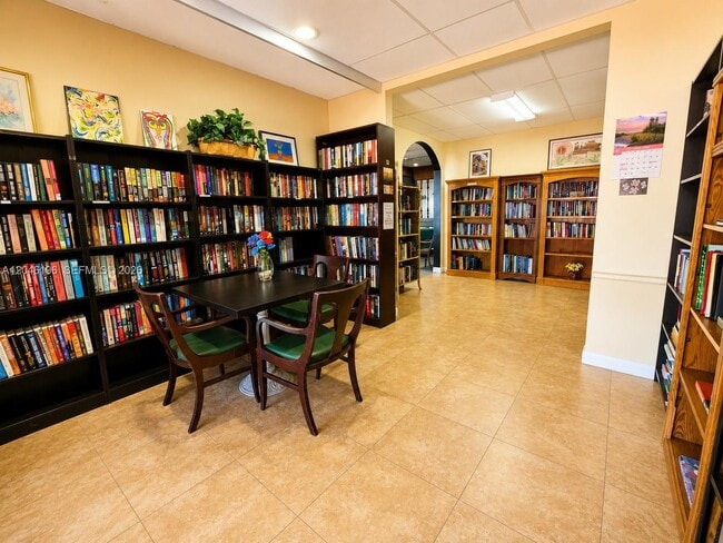 Building Photo - 2859 Leonard Dr