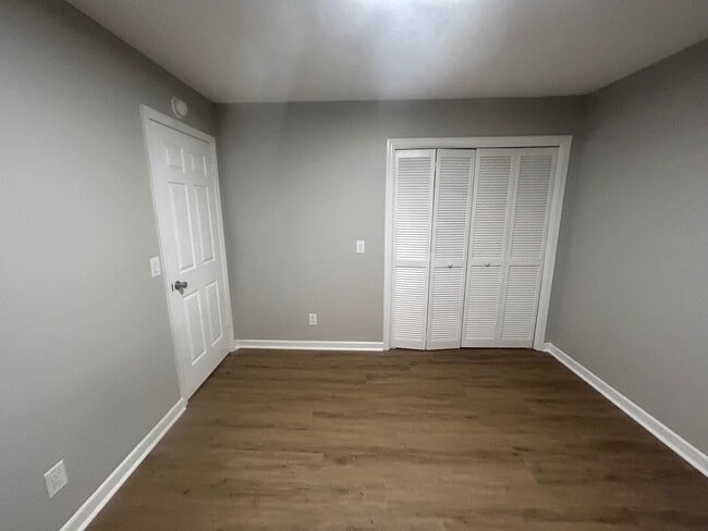 Building Photo - 137 Lionsgate Dr