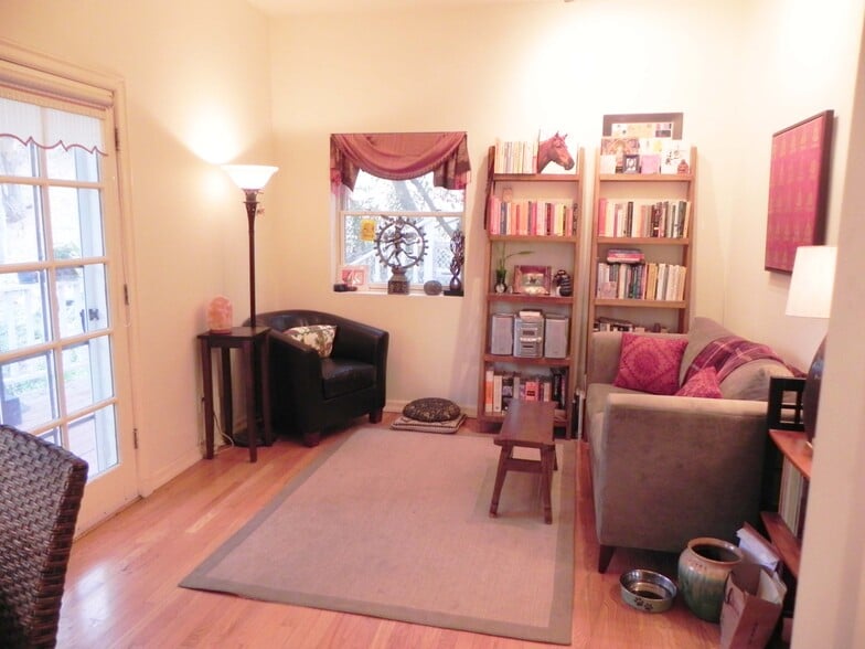 Living room - 21980 Alta Dr