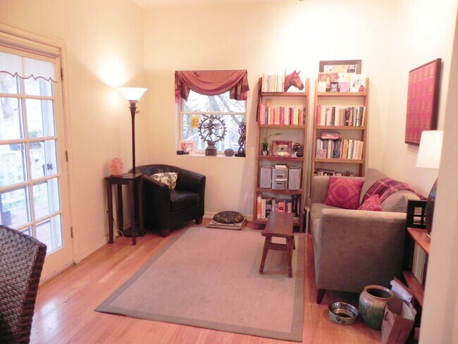 Living room - 21980 Alta Dr