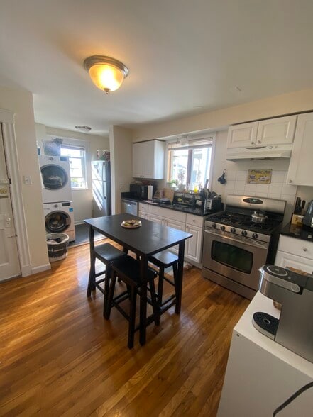 Building Photo - 38 Cherry St