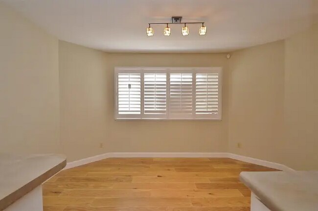 Building Photo - 5055 Valley Crest Dr