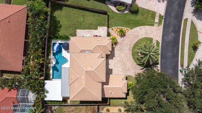 Building Photo - 385 Newport Dr
