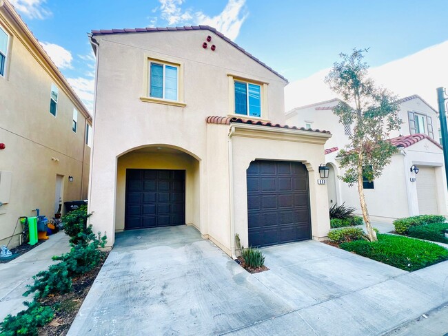 Building Photo - Modern Elegance in the Heart of Glendora