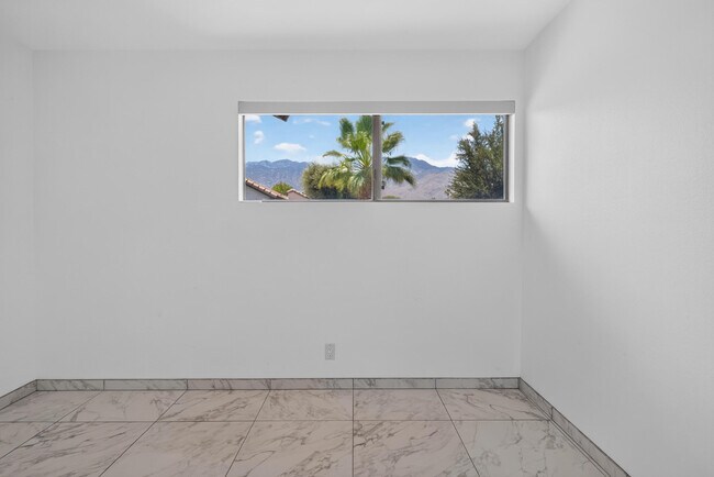 Building Photo - 2490 E Miramonte Cir
