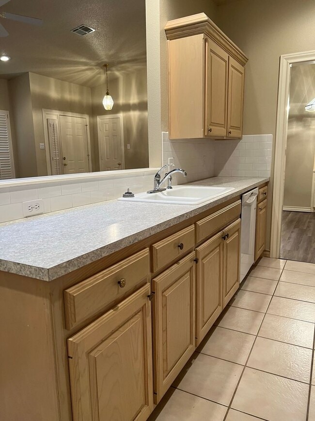 Building Photo - 2/2/2  Garden Home in Remington Park