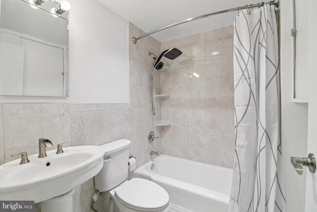 Building Photo - 10300 Westlake Dr