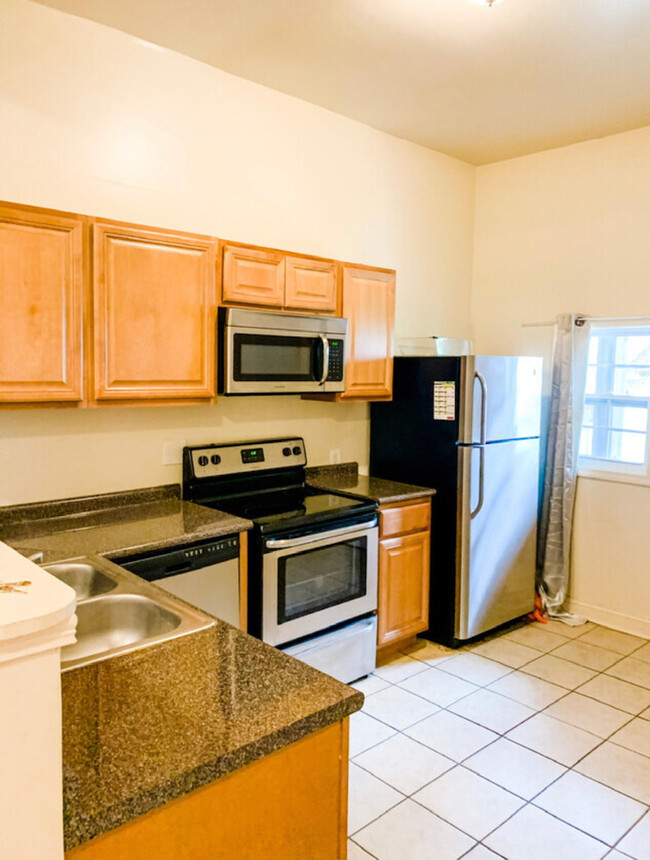 Building Photo - 309 W 41st St
