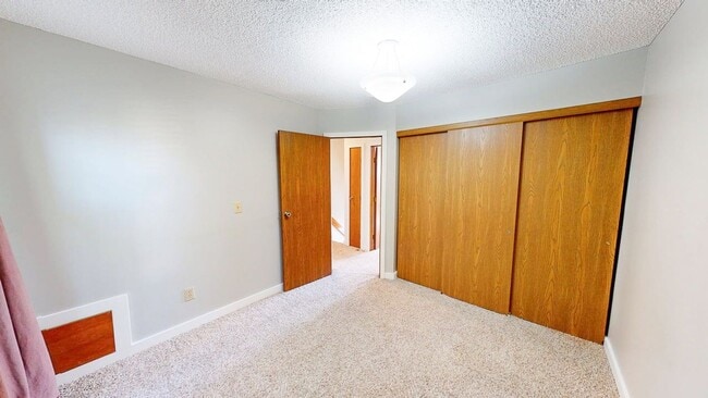 Building Photo - 5127 Singleton Dr