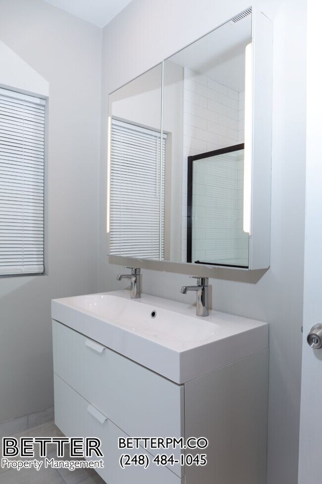 Building Photo - Modern Living in Mexicantown